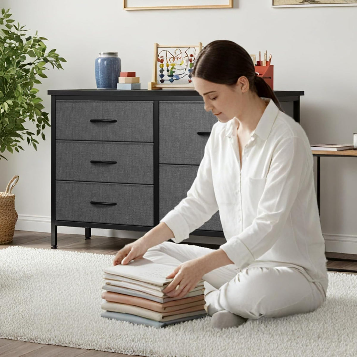 DUMOS TV Stand for Bedroom with 5 Drawers, Storage Chest of Drawers